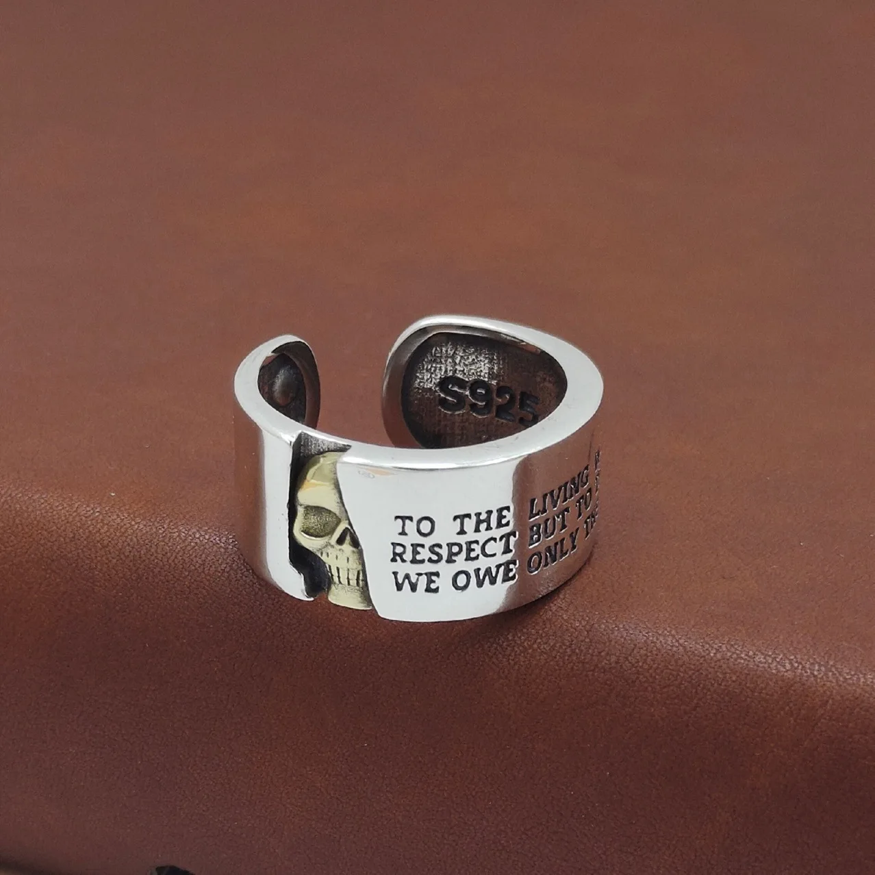 Мъжки пръстен с череп в ретро-стил, регулируема по отношение на цвят, с широки английски букви . ' - ' . 0