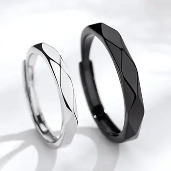 Модерен черно-бели пръстени С Геометрични неравности, Гладка двойка Регулируеми пръстени, Лекота на студентски украси за партита